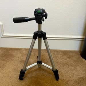 Lightweight tripod for traveling